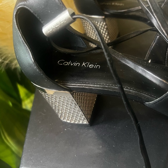Calvin Klein Black Strappy Block Heel - Size 10 - Picture 2 of 4